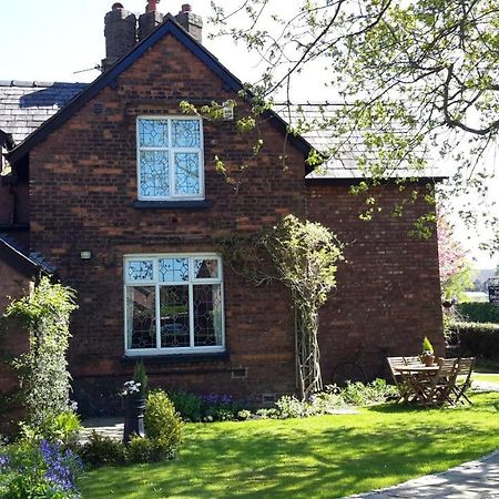 The School House Bed & Breakfast Warrington  Exterior photo
