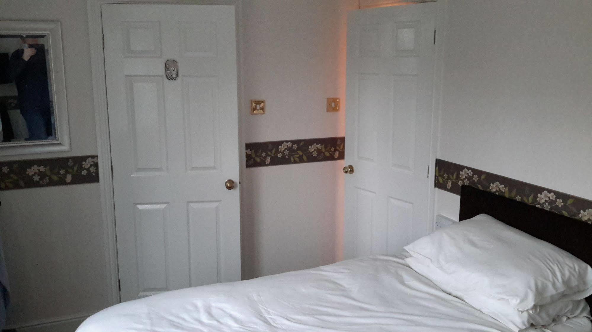 The School House Bed & Breakfast Warrington  Exterior photo