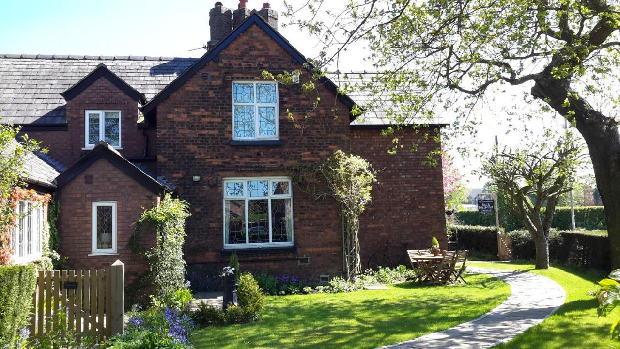 The School House Bed & Breakfast Warrington  Exterior photo